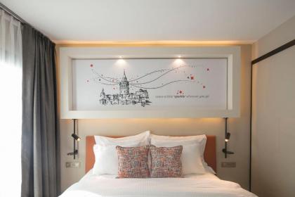 Sparkle Hotel - image 15