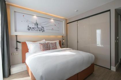 Sparkle Hotel - image 3