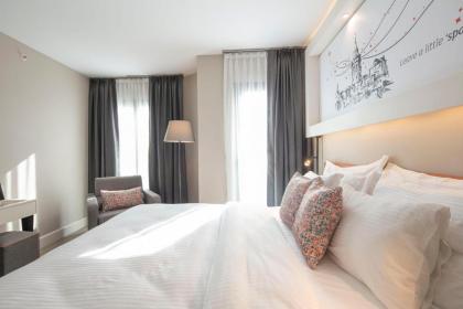 Sparkle Hotel - image 4