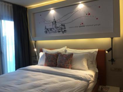 Sparkle Hotel - image 5