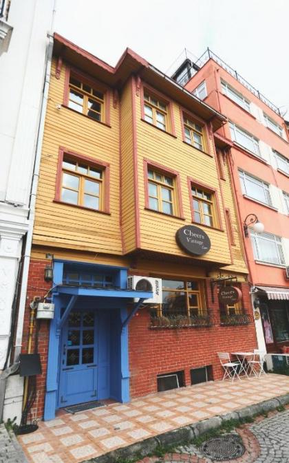Cheers Vintage Hostel - image 4