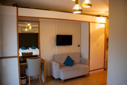 Mezzo Hotel - image 18