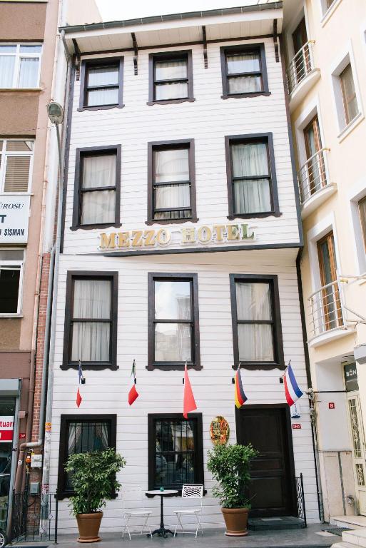 Mezzo Hotel - image 4