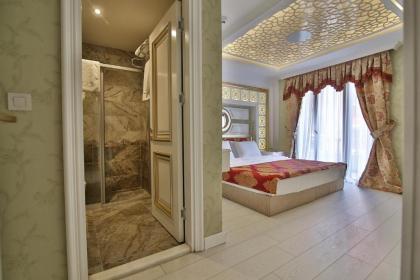 Hotel Queens Land - image 1