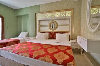 Hotel Queens Land - image 2