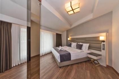 GOLDEN ROYAL HOTEL - image 12