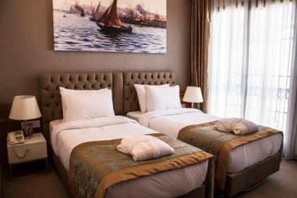Old Port Hotel - image 13