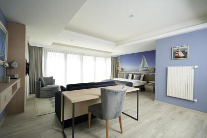Riva's Moda - image 15