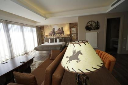 Riva's Moda - image 19