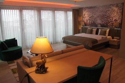 Riva's Moda - image 6
