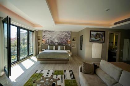 Riva's Moda - image 9