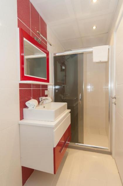 Dolce Vita Suite Hotel - image 13