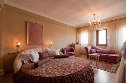 Blue Tuana Suite - image 10