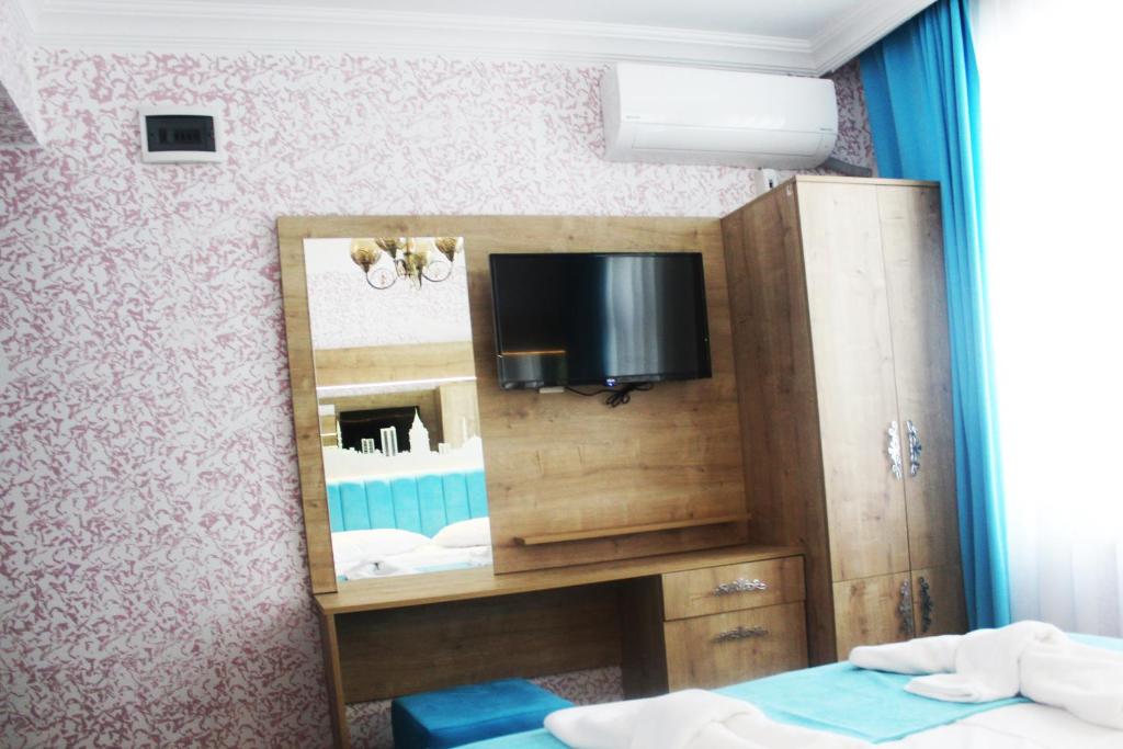 HOTEL MEGARON - image 4