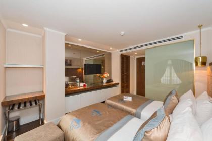 Darkmen Hotel - image 19
