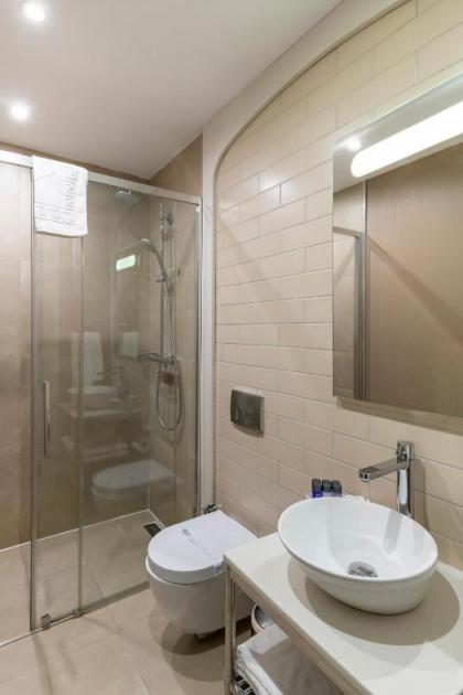 Upsuites Hotel - image 17