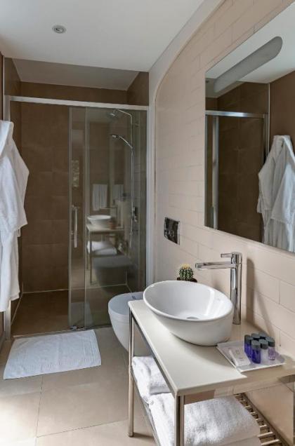 Upsuites Hotel - image 18