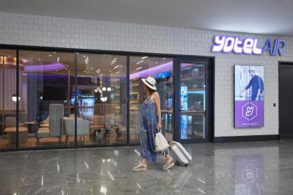 YOTELAIR Istanbul Airport Duty free - International Transit area - image 1