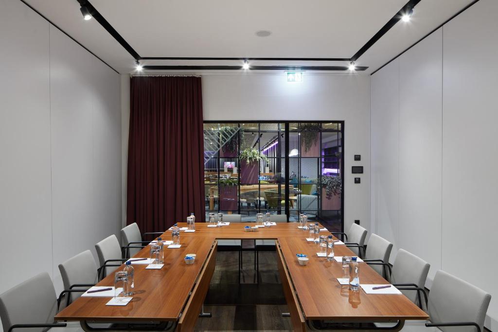 YOTEL Istanbul Airport City Entrance - image 7