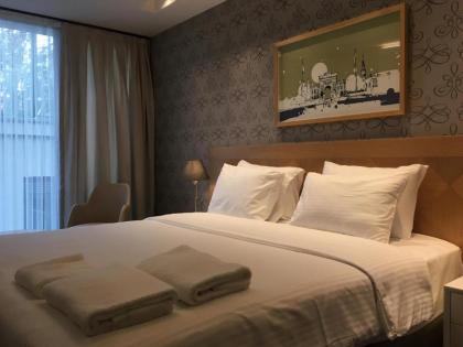 Four-G Hotel - image 10