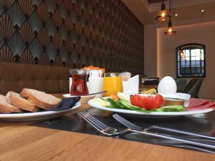 Four-G Hotel - image 5