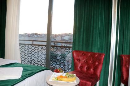 Musk Hotel - image 2