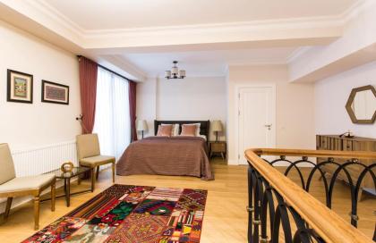 Amazing Triplex Apartment By Deniz Suites - image 14