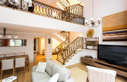 Amazing Triplex Apartment By Deniz Suites - image 4