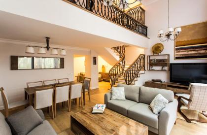 Amazing Triplex Apartment By Deniz Suites - image 5