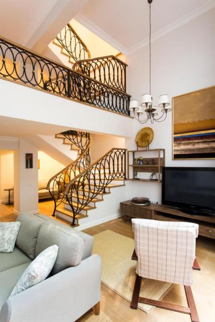 Amazing Triplex Apartment By Deniz Suites - image 7