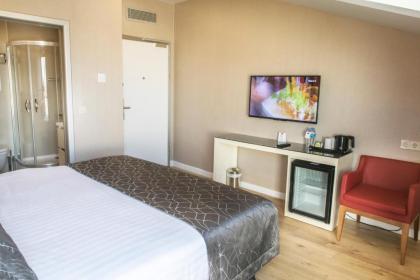 Elm Suite Hotel - image 11