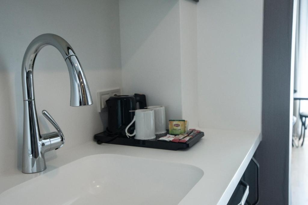 Elm Suite Hotel - image 2