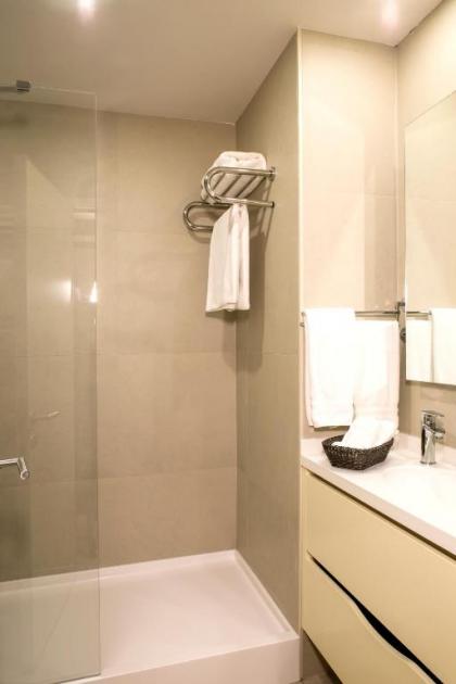 Elm Suite Hotel - image 8