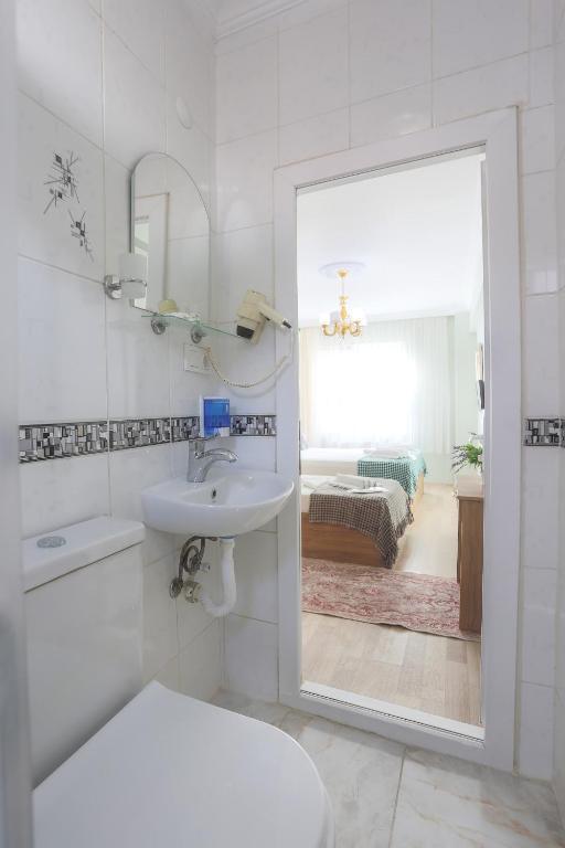 Sofia Corner Hotel - image 5