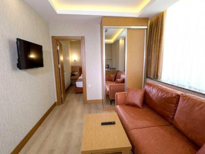 Grand Elmira Suite - image 13