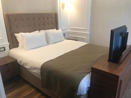 Old Port Hotel Suit - image 4