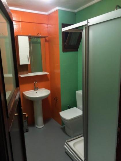 yolohostel - image 3