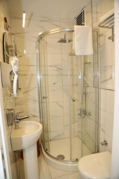 Grand Kavi Hotel - image 7