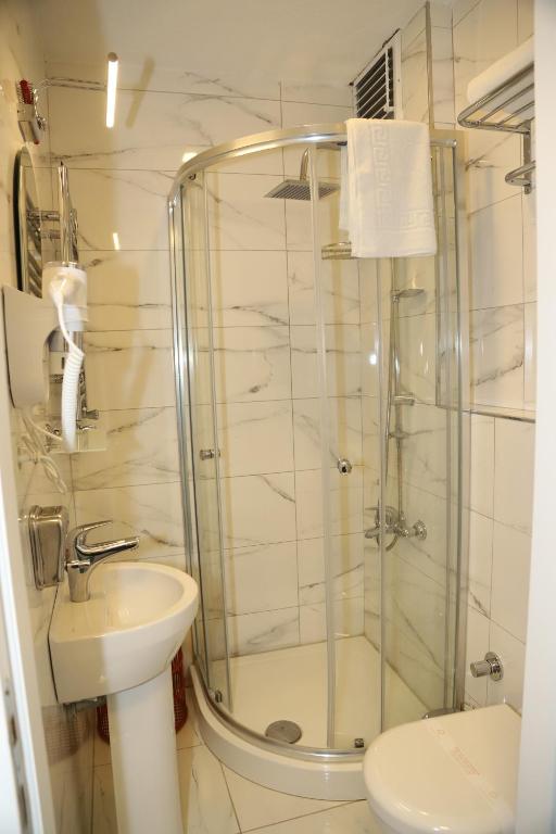 Grand Kavi Hotel - image 7