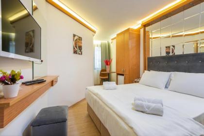 Seven Rooms Oldcity Hotel - image 10