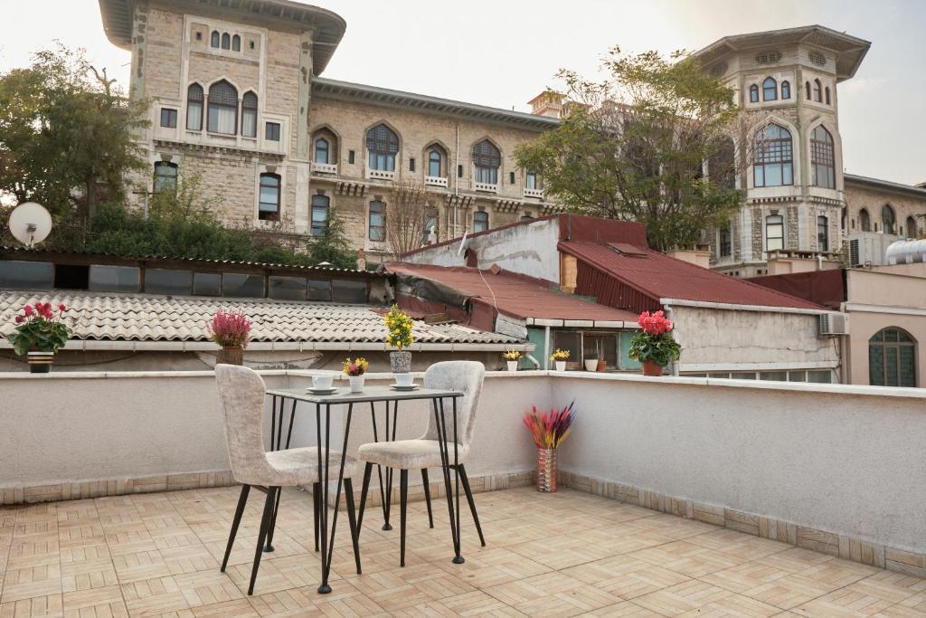 Seven Rooms Oldcity Hotel - image 2