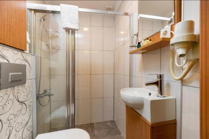 Seven Rooms Oldcity Hotel - image 5