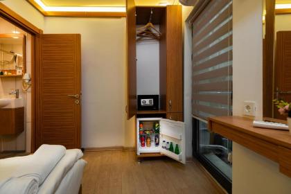 Seven Rooms Oldcity Hotel - image 6