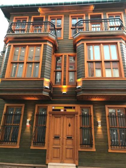 Green Mansion - image 1