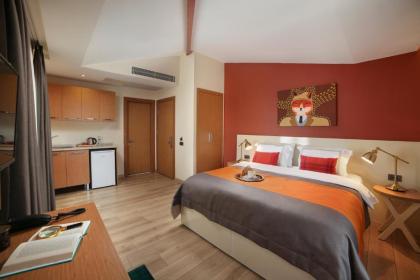 The Fox Hotel - image 12