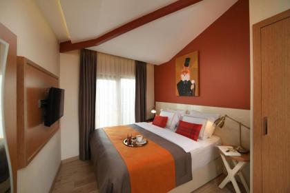 The Fox Hotel - image 13