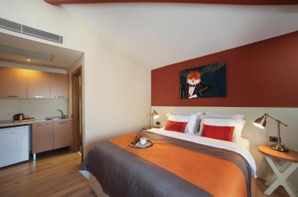 The Fox Hotel - image 3