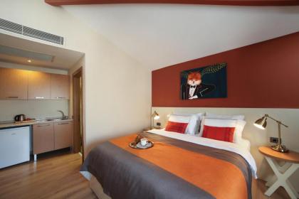 The Fox Hotel - image 4