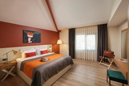 The Fox Hotel - image 5