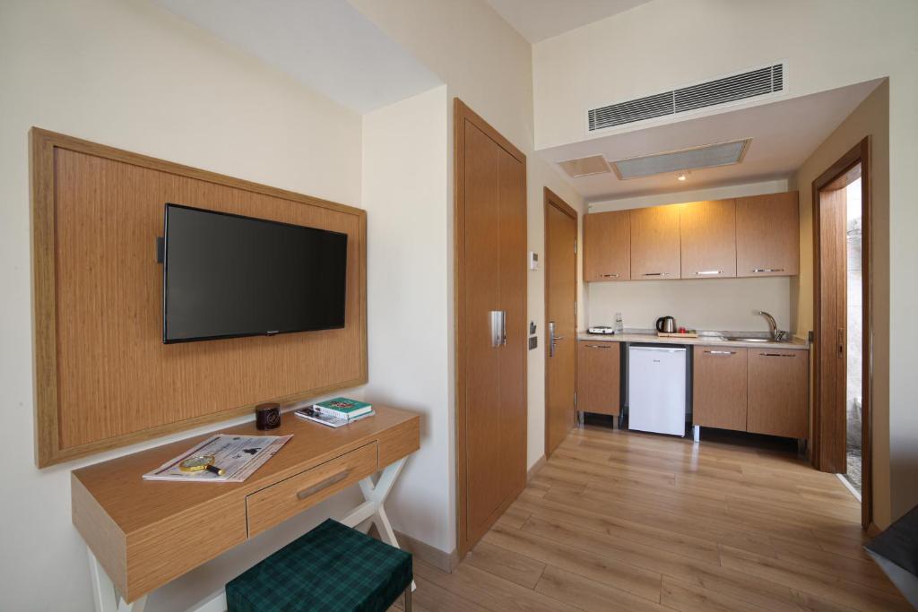 The Fox Hotel - image 6